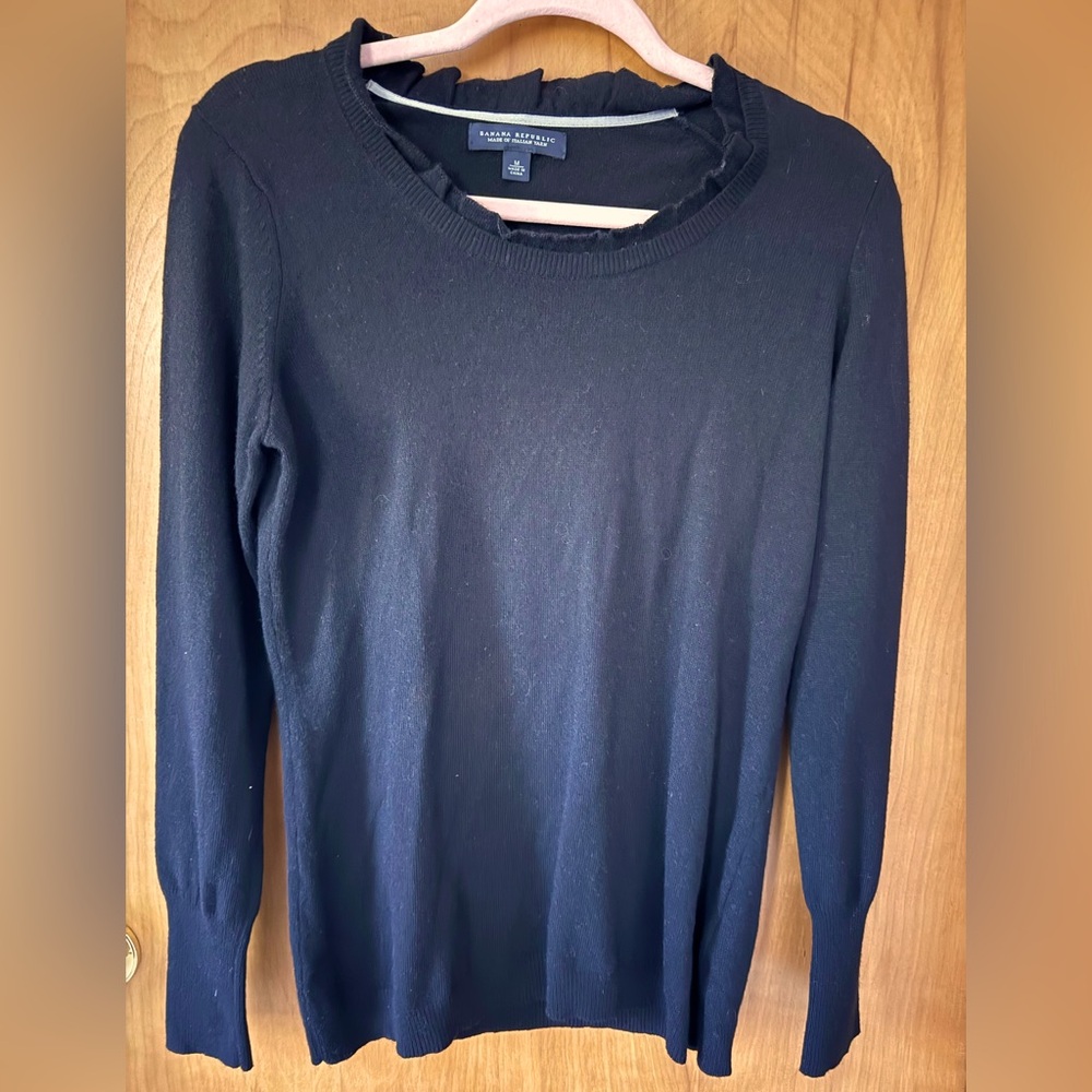 Banana Republic black lightweight crew neck sweater ruffle collar medium EUC